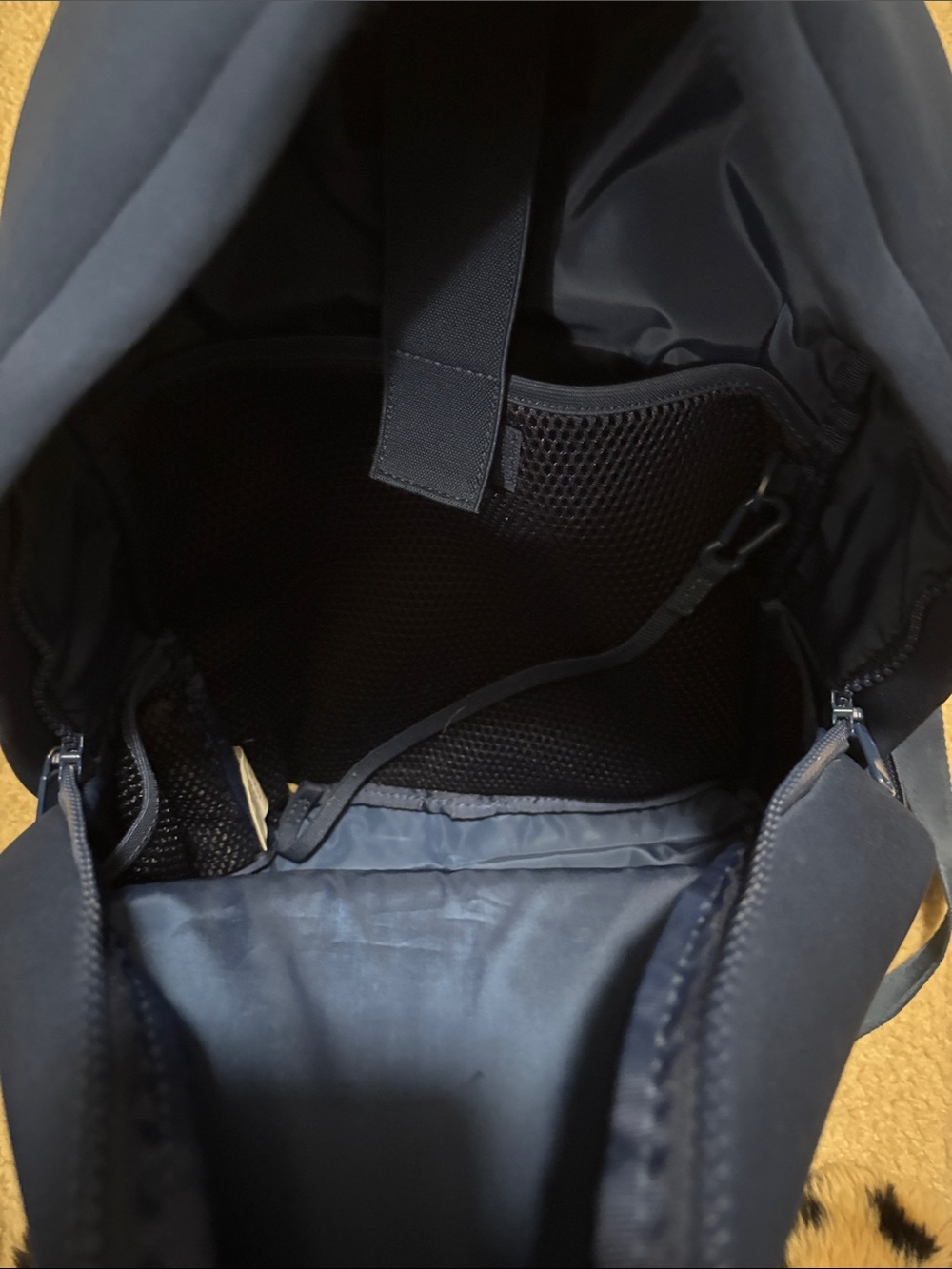 Quince All-Day Neoprene Backpack - Picture 5 of 5